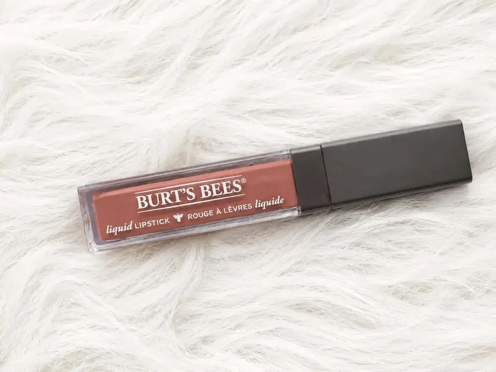 Burt's Bees 100% Natural Moisturizing Liquid Lipstick in shade 801 Sandy Seas